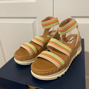 Steve Madden Rainbow band sandals